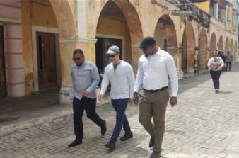 Homens caminhado