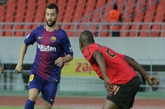 Barcelona Legends vence Mambas All Stars com golo de Simão Sabrosa