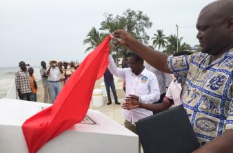 Presidente do município da ilha a inaugurar a praça do índico