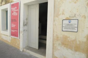 Foto da entrada da Faculdade de Ciências Sociais e Humanas