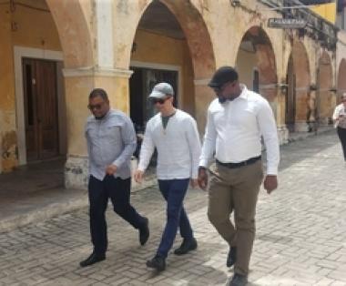 Homens caminhado